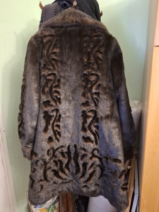 Запазено Космато палто