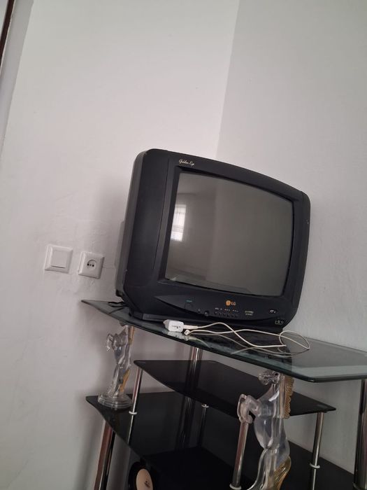 телевизор с подставкой