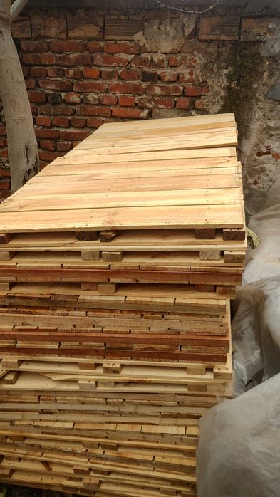 Дървен материал напълно сух