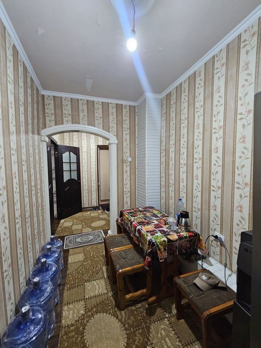 Сотилади 2 хона 1-етаж 4 етажли Г'иштли дом