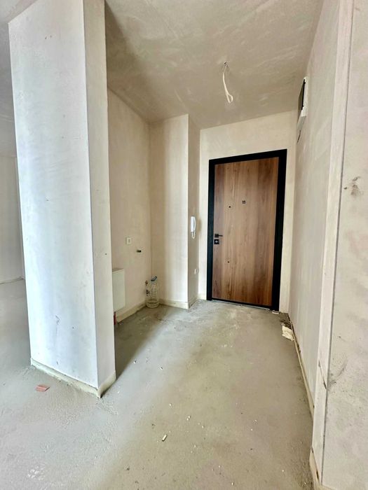 Тристаен апартамент с Акт 16 и подземно паркомясто до метро в Capitol Residence