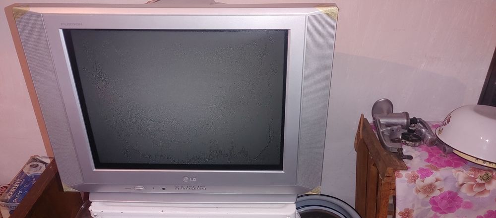 Телевизор LG состояние хорошее