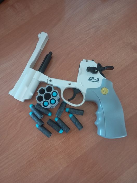 Игрушечный пистолет