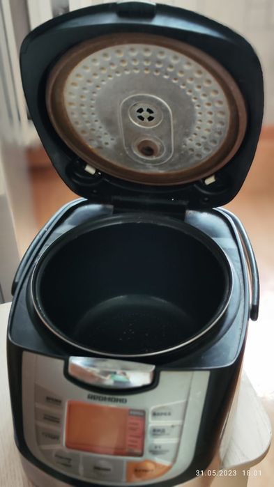 Мультиварка REDMOND