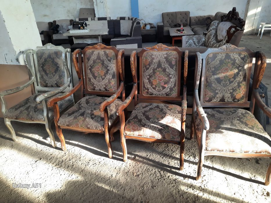 Продаются венские . И антикварные стулья до и после реставрации.