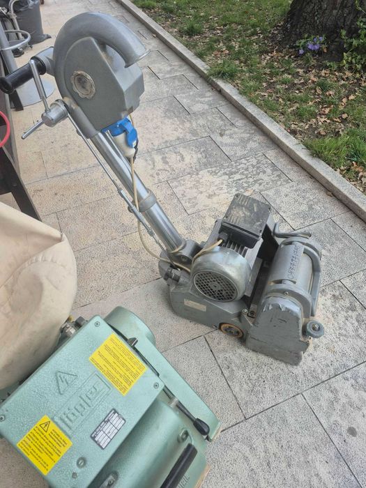 Продавам машина за циклене на паркет Легер