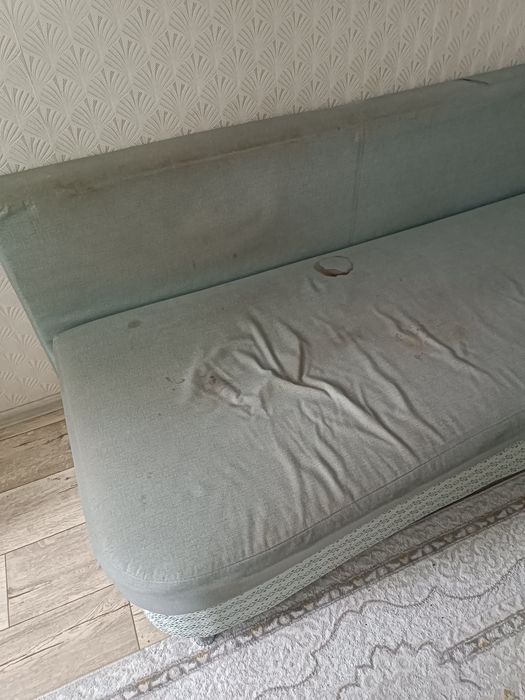 Отдам даром б/у диван
