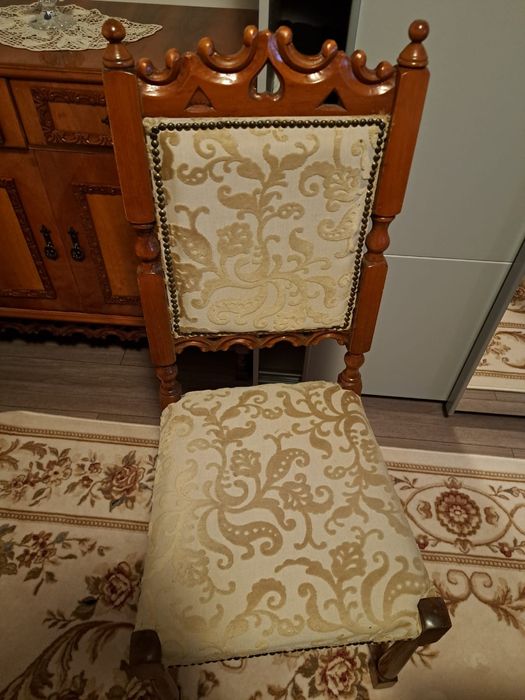Set mobilă lemn masiv nuc – canapea, vitrină cu oglindă, masă extensib