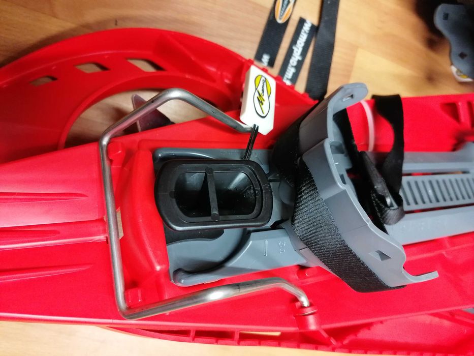 Продавам чисто нови френски пластмасови снегоходки за човек до 120 кг