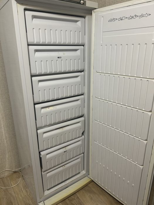 Продается морозильник Indesit
