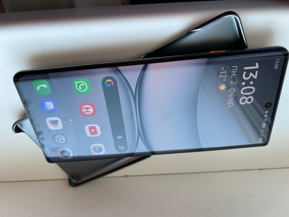 Продам TECNO CAMON 40 pro