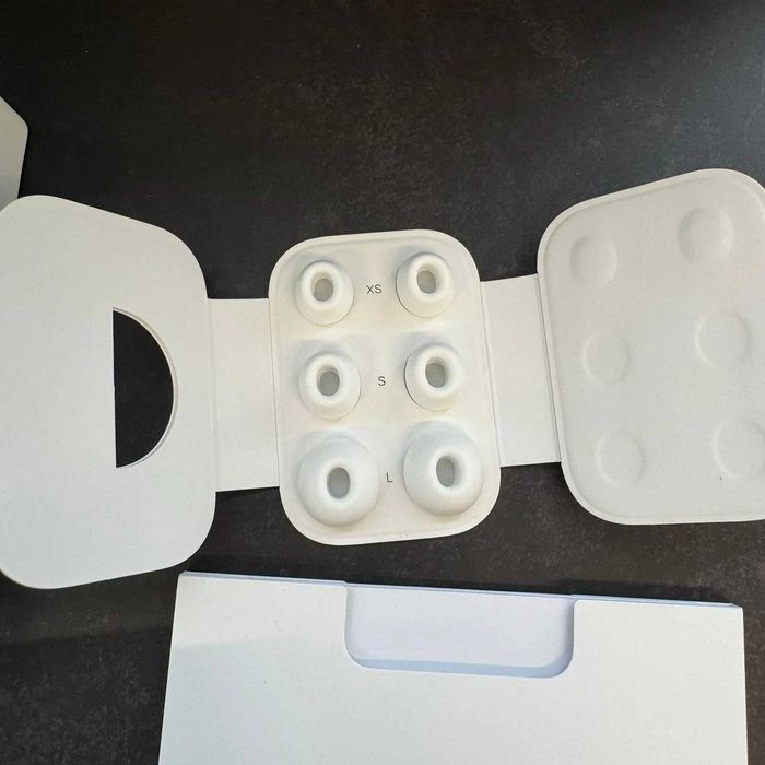 APPLE AirPods Pro 2 (2nd gen) MagSafe USB C Bluetooth Headphones