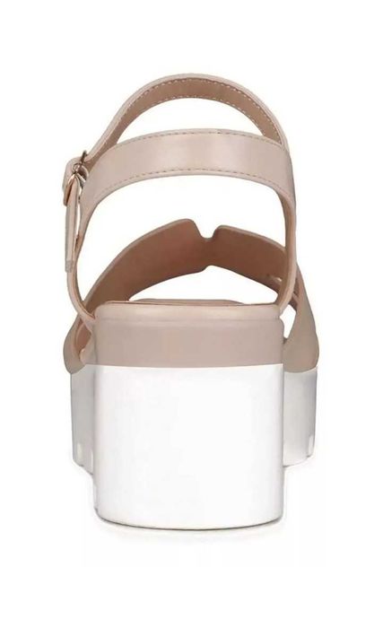 Новые босоножки 40 р