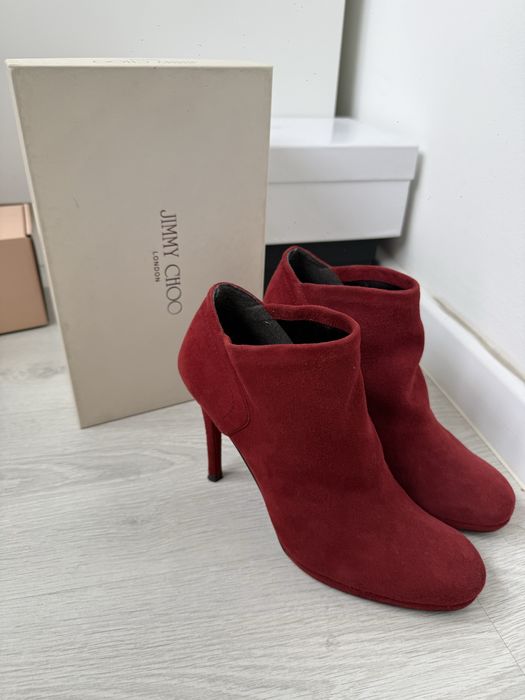 Замшевые ботильоны Stuart Weitzman красные