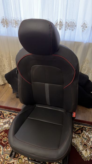 Продам передные сидений от Трекер 2 ред лайн Tracker 2 Red Line