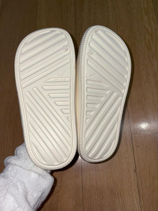 Papuci Nike 36-37 Noi Bej Crem Albi