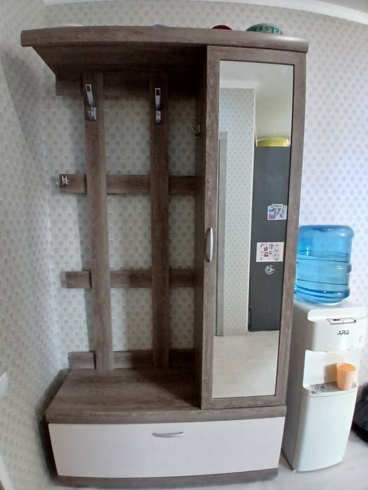 Вешалка прихожая