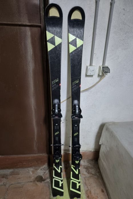 Vând schiuri Fischer Rc4  SC