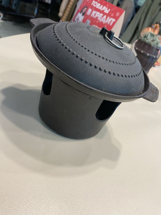 Продаю чугунную жаровню кастрюля