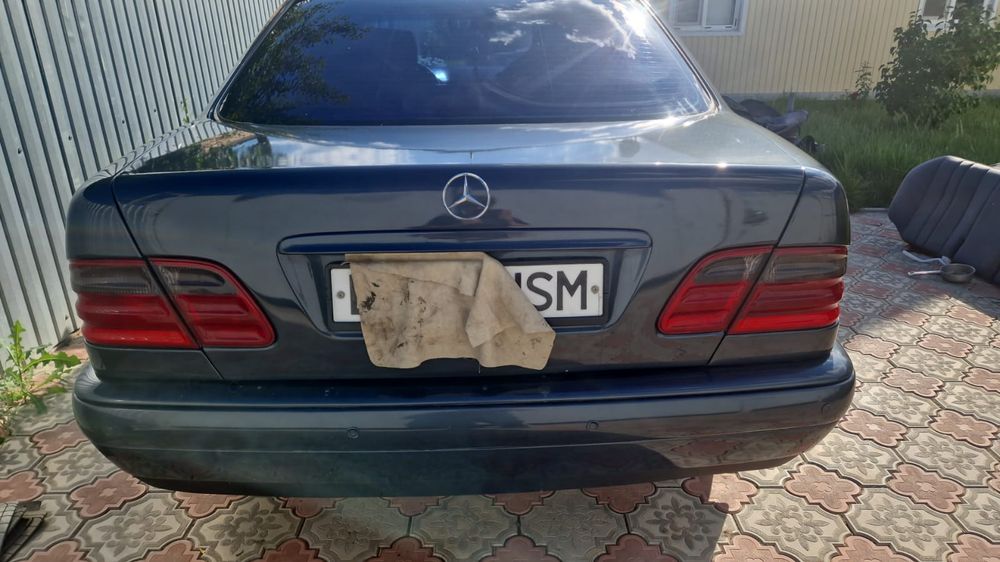 Mercedec Benz 210