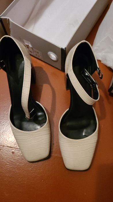 Обувь .босоножки