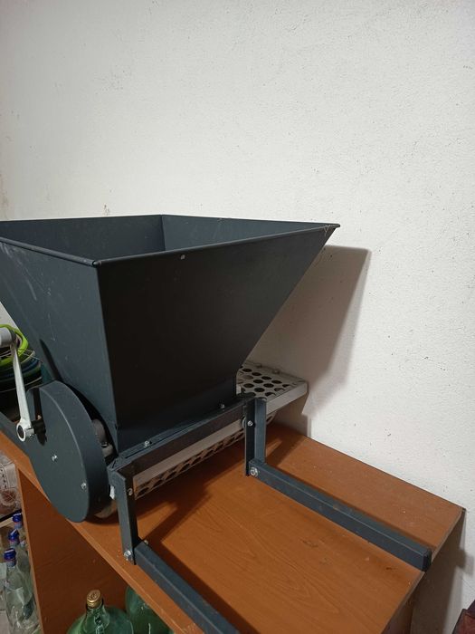 zdrobitor/storcator struguri, manual cu desciorchinator si teasc