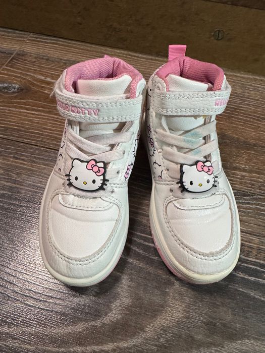 Детски пантофи, боти и кецове