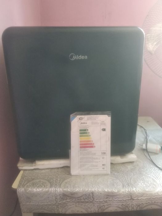 Прадаётся мини холодильник