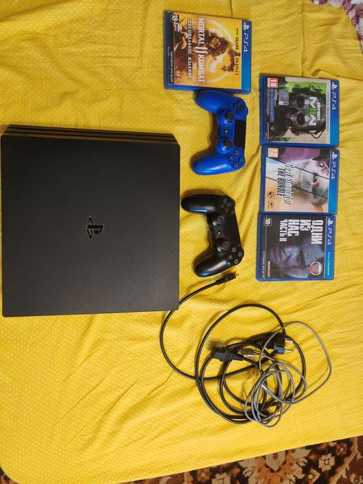 PS4 pro два Джостика диски