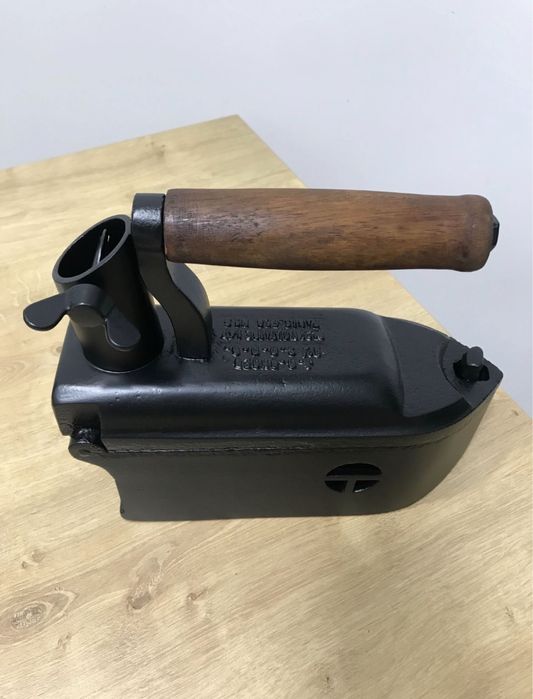 Fier de calcat cu horn vertical  RARITATE !