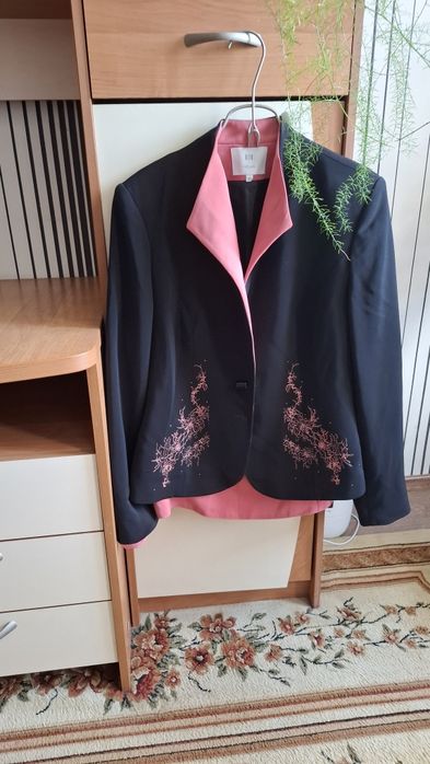 Брючный костюм тройка.