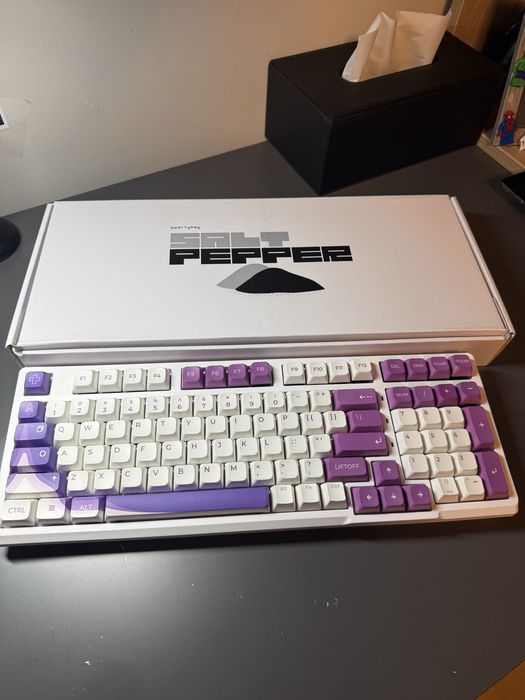Tastatura Mecanica QwertyKey Salt Custom Nefolosita