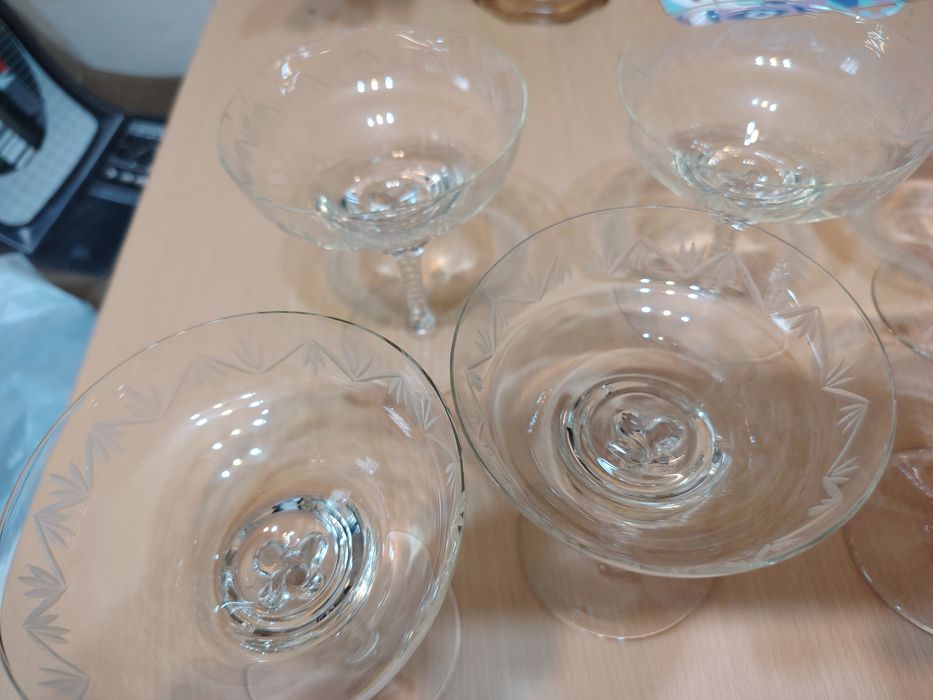 Pahare de cristal pentru șampanie.