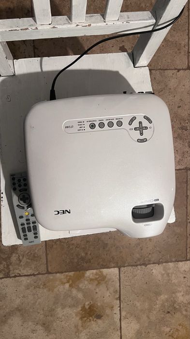 Proiector NEC LT280 – DOAR 192 ore lampă – stare excelentă