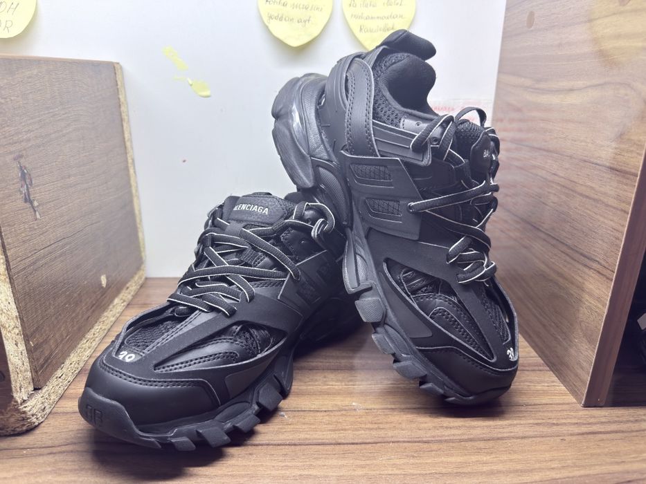 Balenciaga track 39