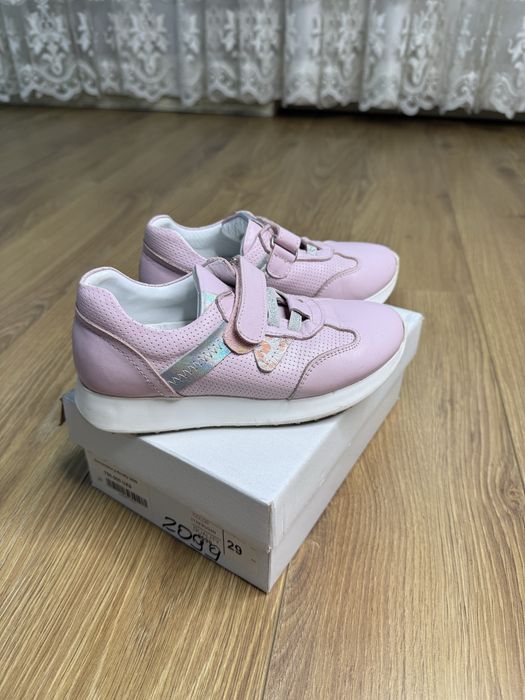 Кроссовки для девочки.Фирма Geox