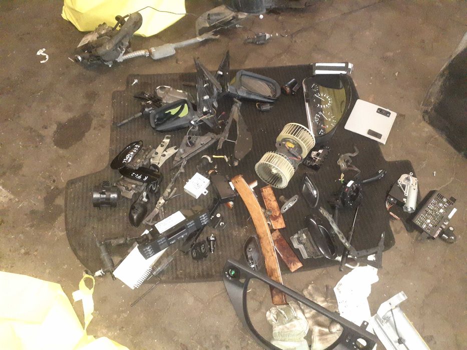 Запчасти Бмв 525 Е39 Двигатель бампер двери стекла