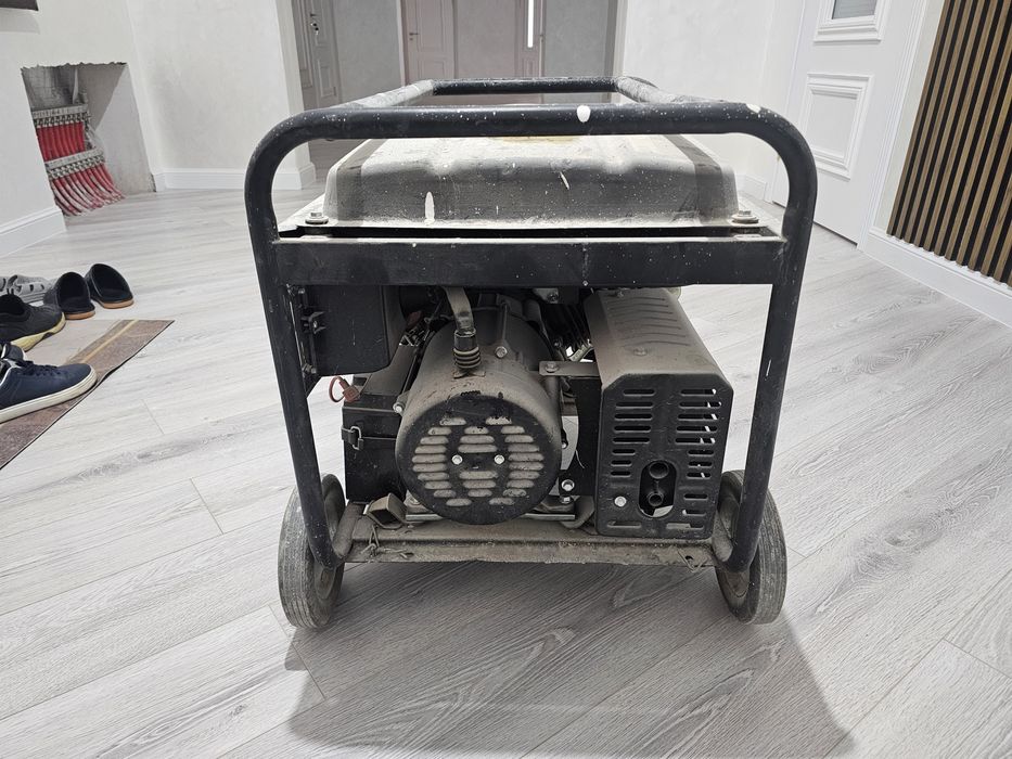 Генератор Grandfar GF6500E.