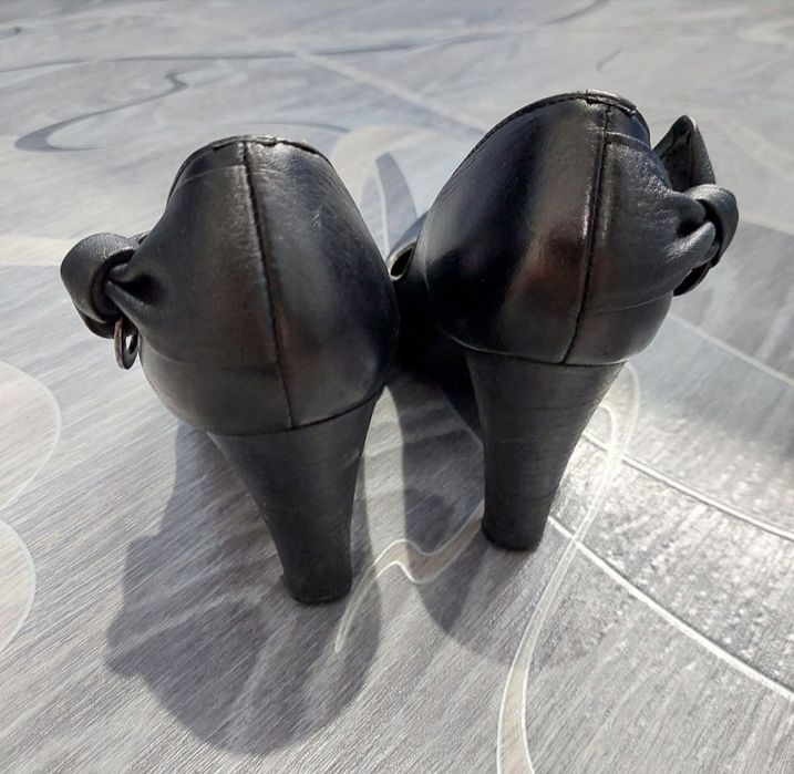 Продам кожаные туфли