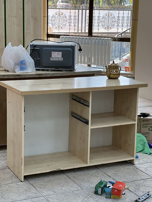 Стол-шкаф с тумбами