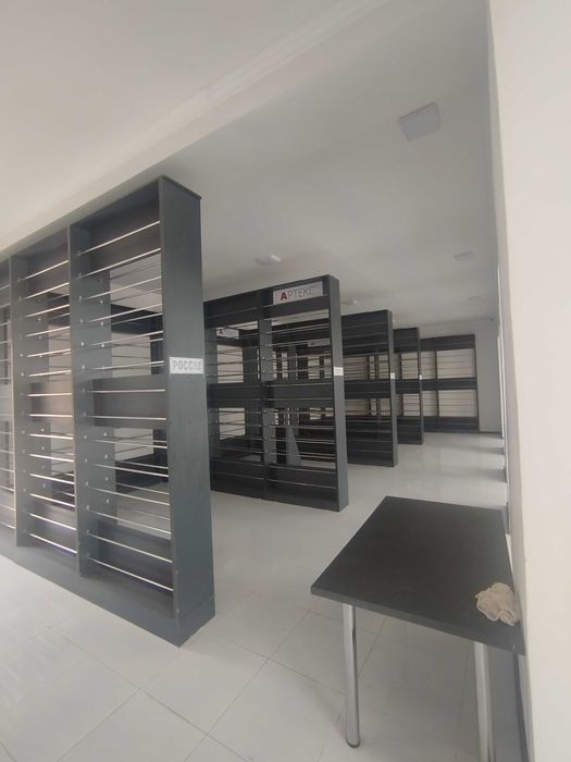 Стеллаж  обойный. В отличном состоянии бу. Продаем срочно .