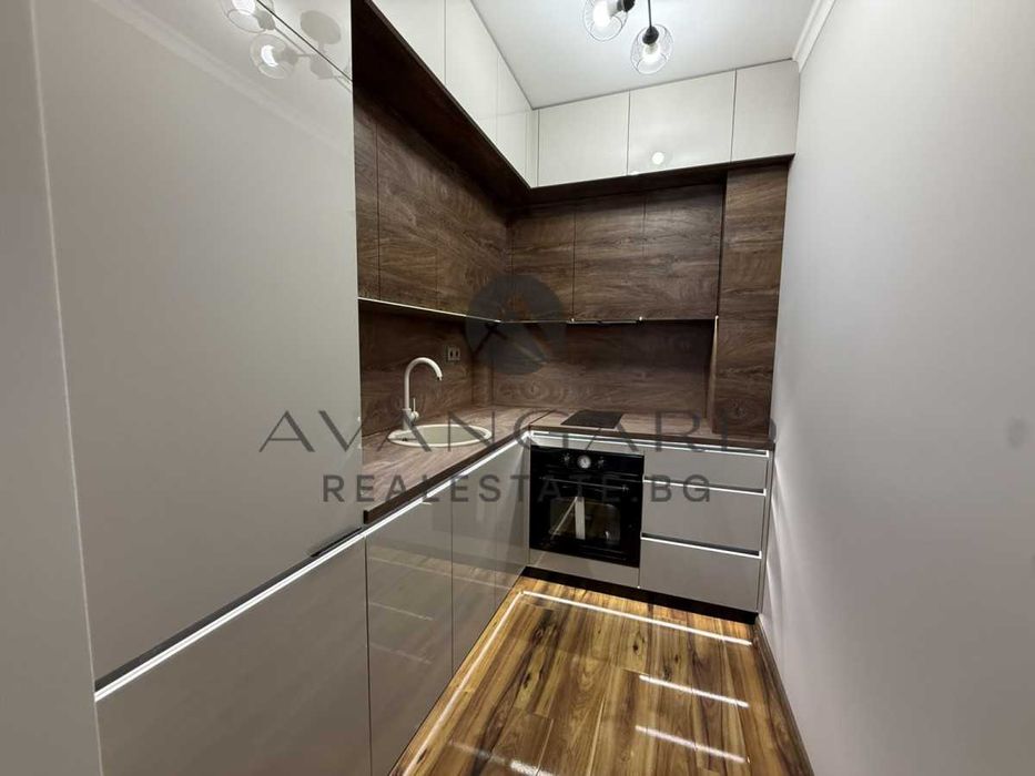 Продава се Тристаен апартамент в Пловдив, Център - 102 кв.м за 1140 €/кв.м - Снимка #2