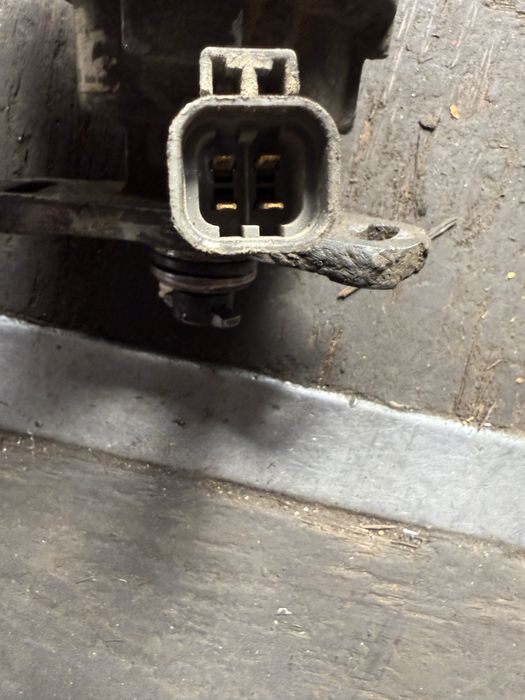 Прадаётся трамлёр на ниссан примера 2.0