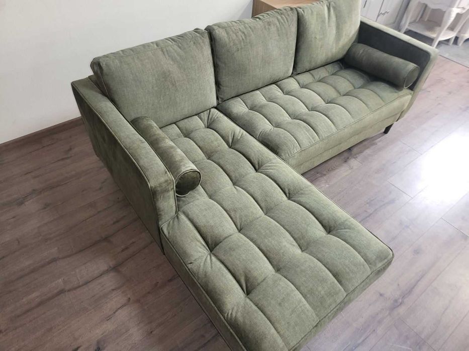Зелен ъглов диван от плат с лежанка