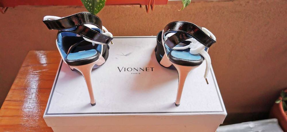 Оригинални маркови дамски сандали VIONNET - 36 номер