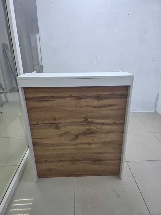 Стойка ресепшен