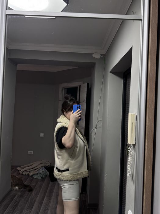 Продам жилетку барашек