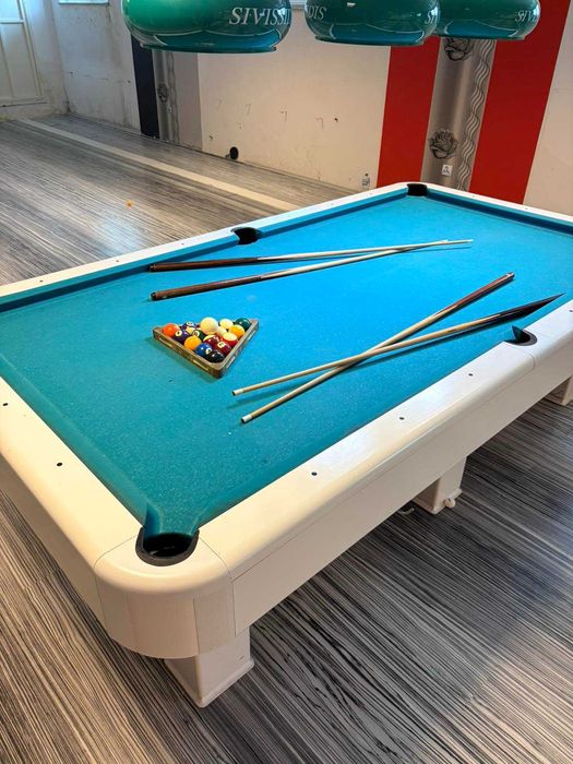 Билярдна маса + комплект топки и щеки