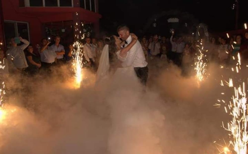 Fum greu dansul mirilor!Cabina foto!