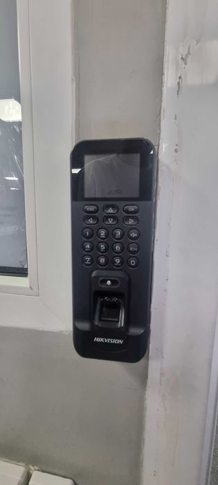 Терминал доступа с модулем считывания отпечатков пальцев Hikvision